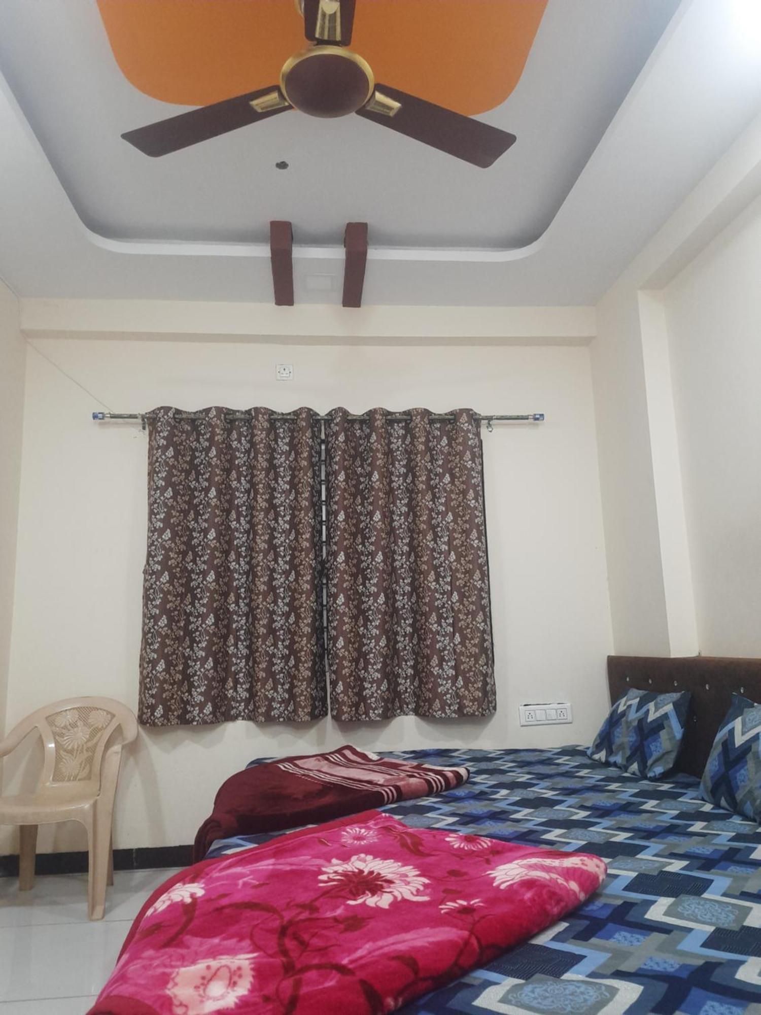 אויאיין Hanumant Kripa Geust House Only For Family מראה חיצוני תמונה